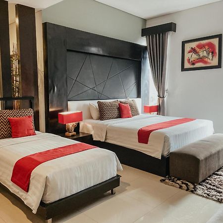 Prima Sr Hotel & Convention Yogyakarta Sleman  Exterior photo