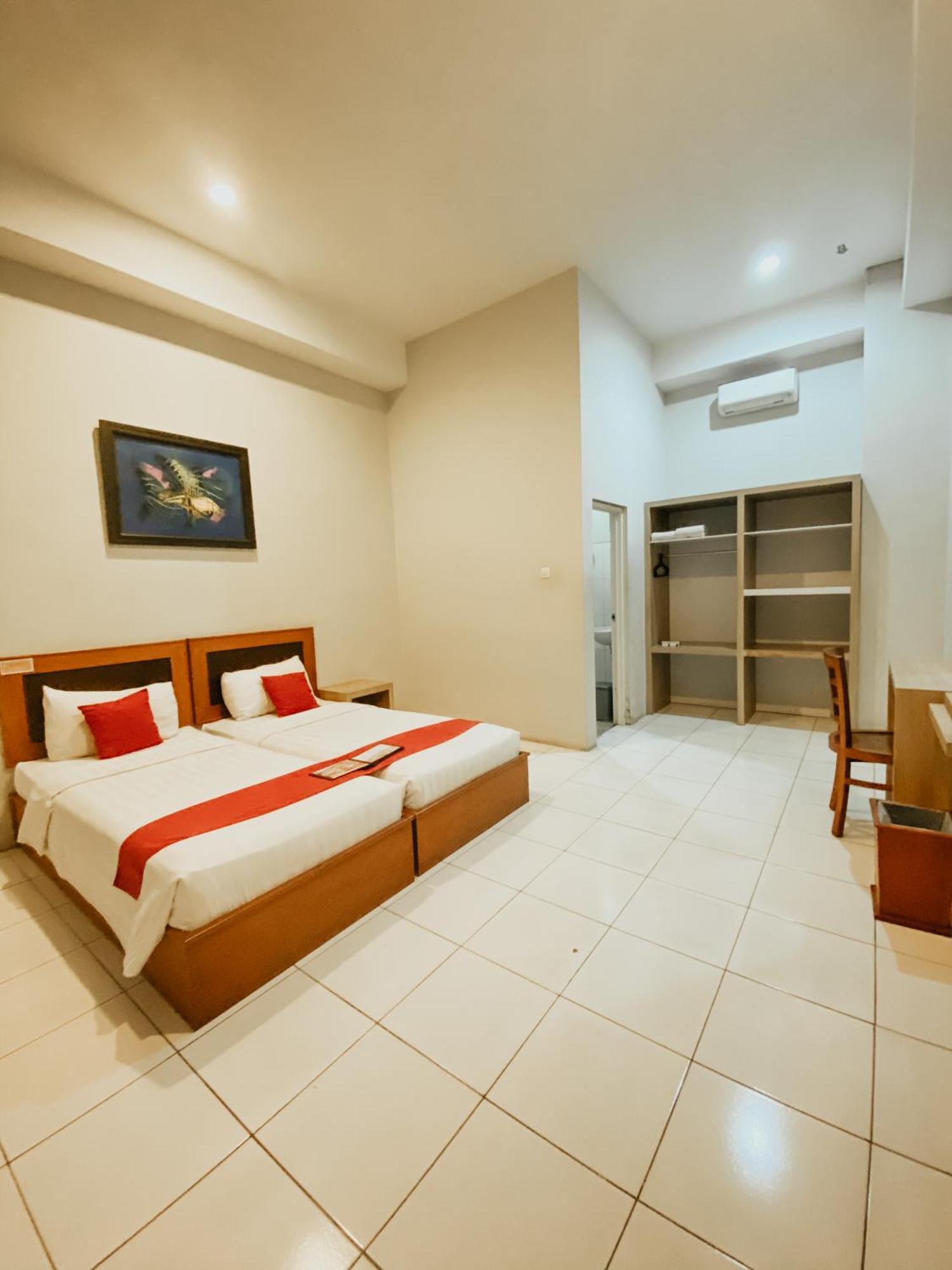 Prima Sr Hotel & Convention Yogyakarta Sleman  Exterior photo
