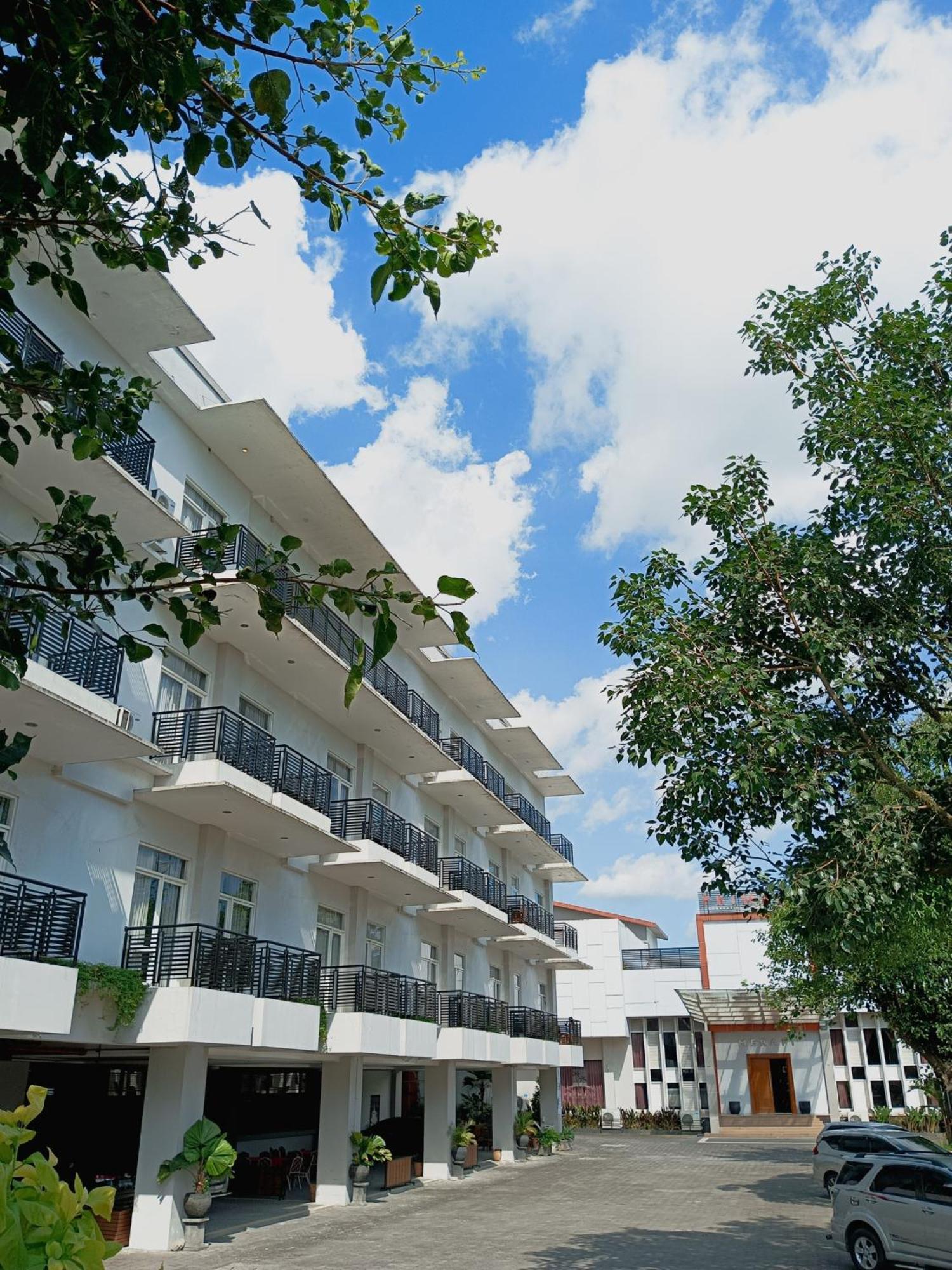 Prima Sr Hotel & Convention Yogyakarta Sleman  Exterior photo