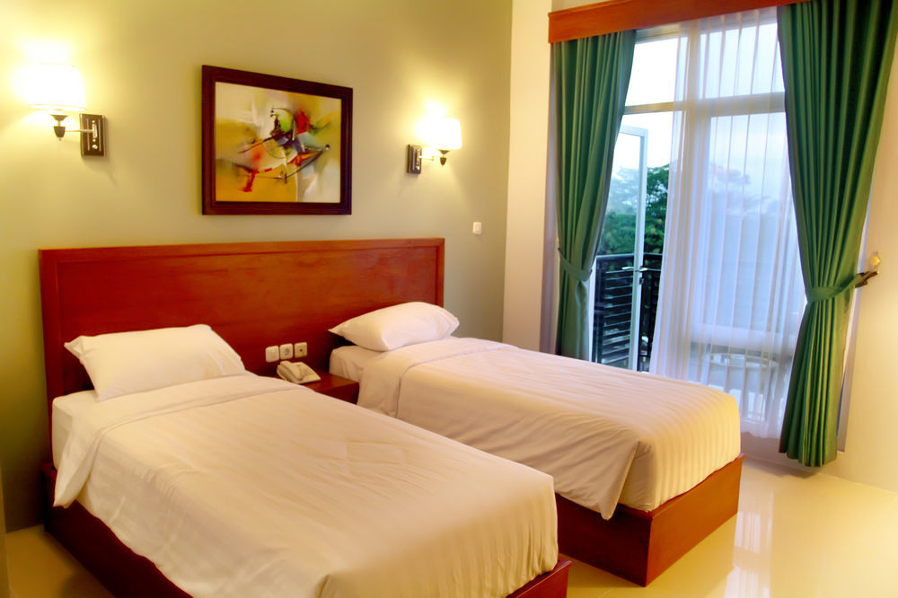 Prima Sr Hotel & Convention Yogyakarta Sleman  Exterior photo