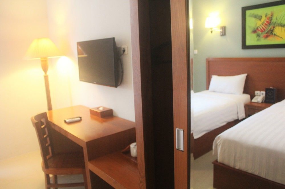 Prima Sr Hotel & Convention Yogyakarta Sleman  Exterior photo